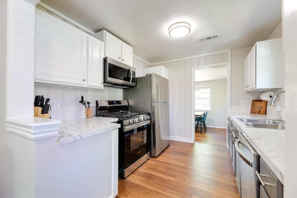 Fayetteville Retreat with Yard - Walk to Campus!